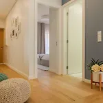 2bdr With Balcony By Lovelystay Apartment *