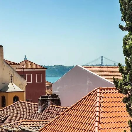 Apartment 2bdr With Balcony By Lovelystay *