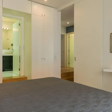 Apartment 2bdr With Balcony By Lovelystay