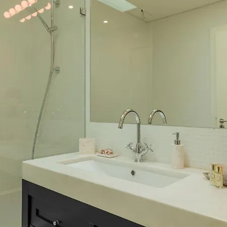 2bdr With Balcony By Lovelystay *