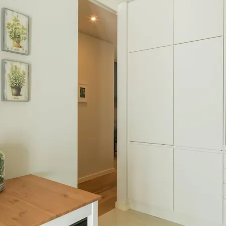 2bdr With Balcony By Lovelystay Apartment *